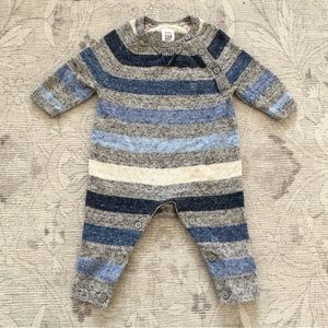 Baby Gap knit onesie - size 0-3M